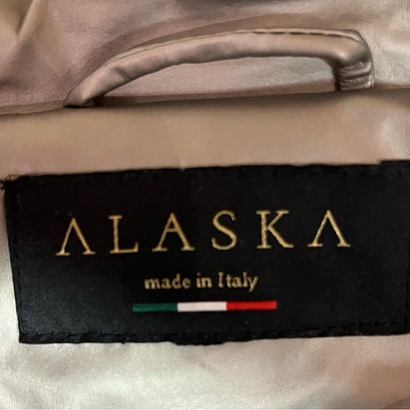 Women's Metallic Grey Puffer Jacket - Alaska Outerwear Company/ Made in Italy - Picture 5 of 11